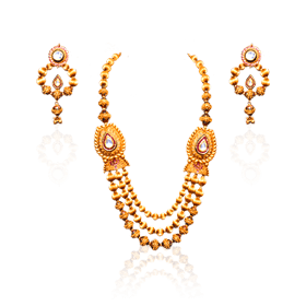 A picture of an antique necklace and earings
